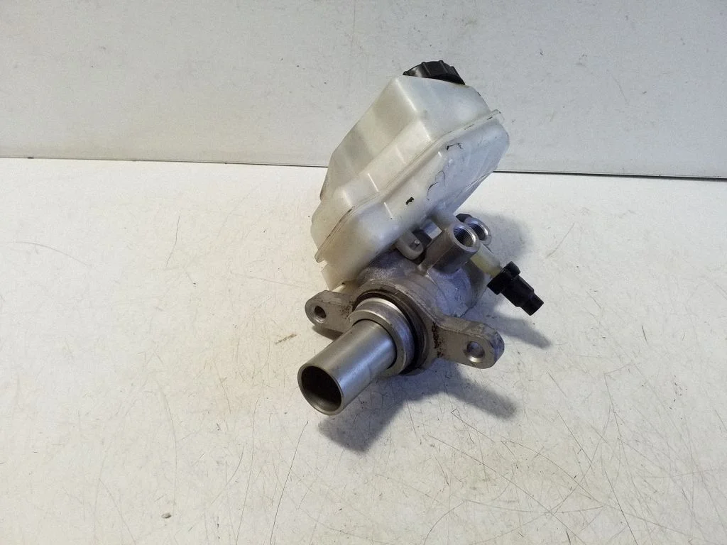 Master brake cylinder – Land Rover Discovery Sport (2014-)