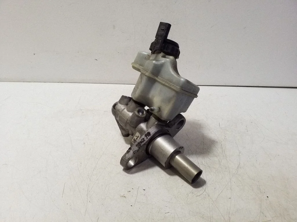 Master brake cylinder 5N2611301A