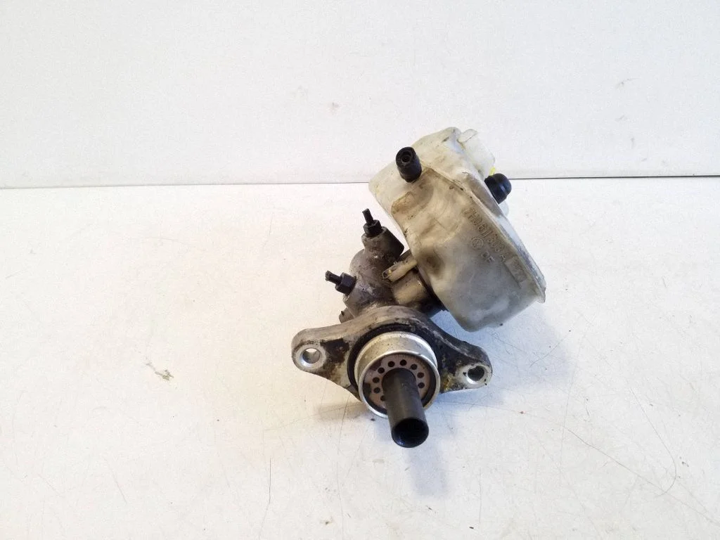 Master brake cylinder 7H0611303A
