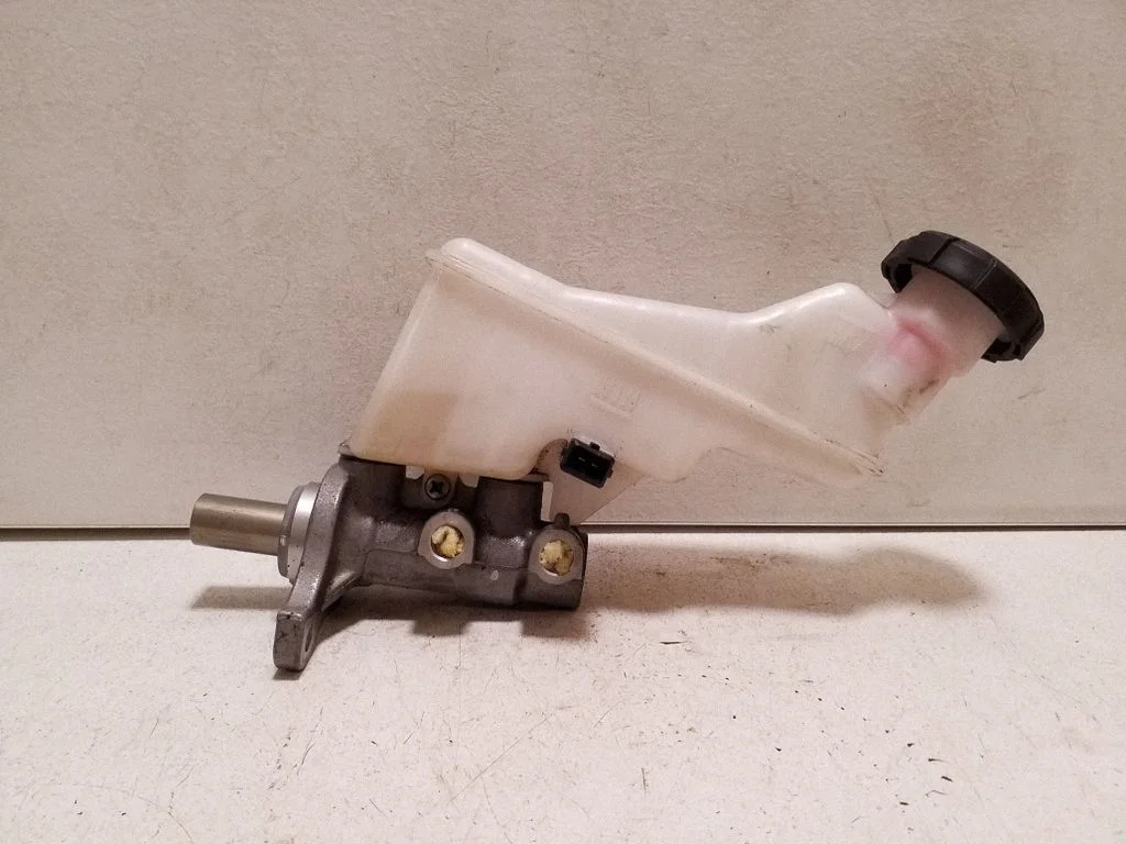 Master brake cylinder