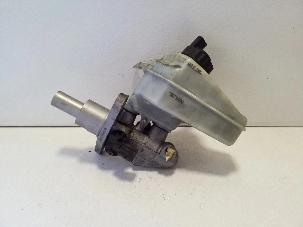 Master brake cylinder 1K2611301C