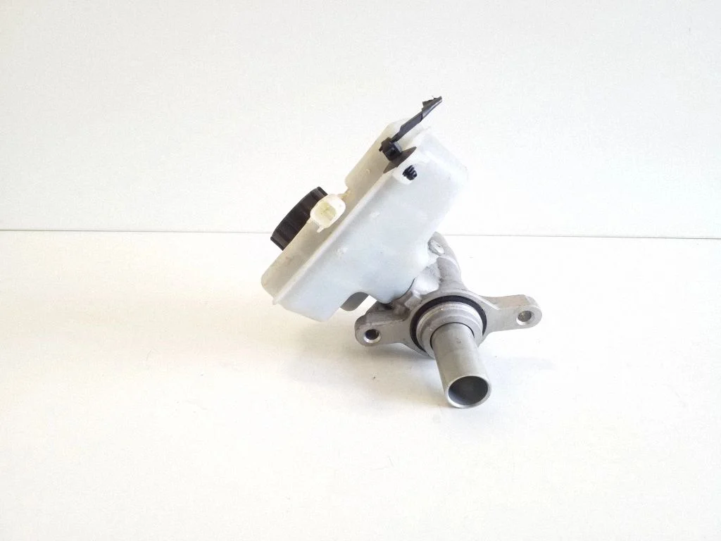 Master brake cylinder – Jaguar XE (2015-)