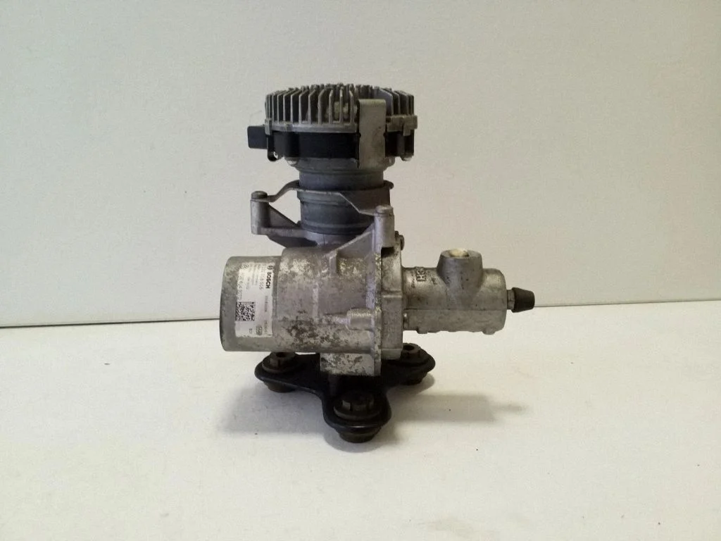 Master brake cylinder 5QE614307D