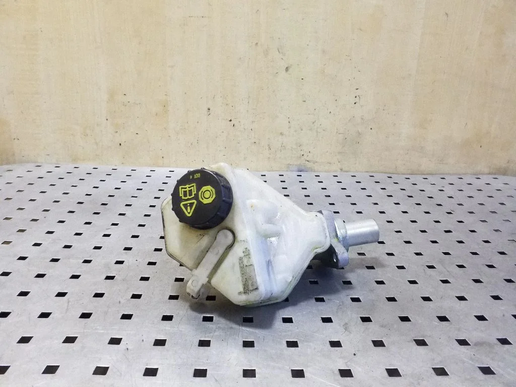 Master brake cylinder 03350885571