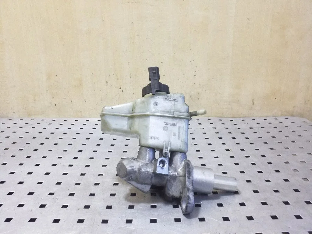 Master brake cylinder 8J2611301