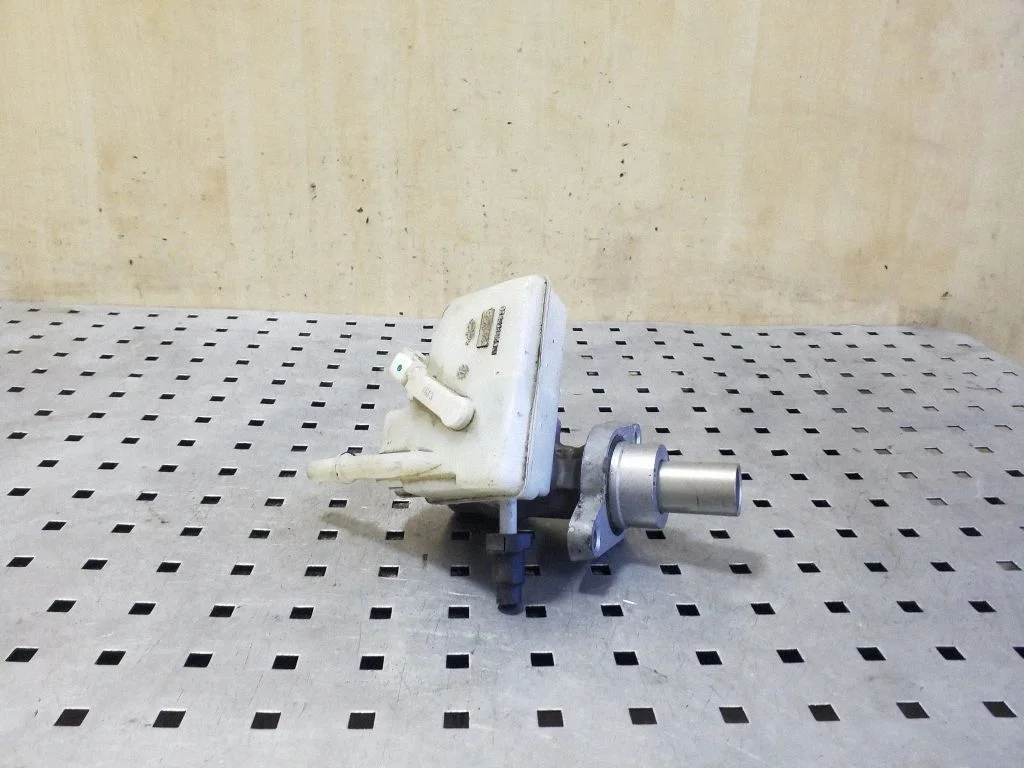 Master brake cylinder – Ford Kuga II (2013-2019)