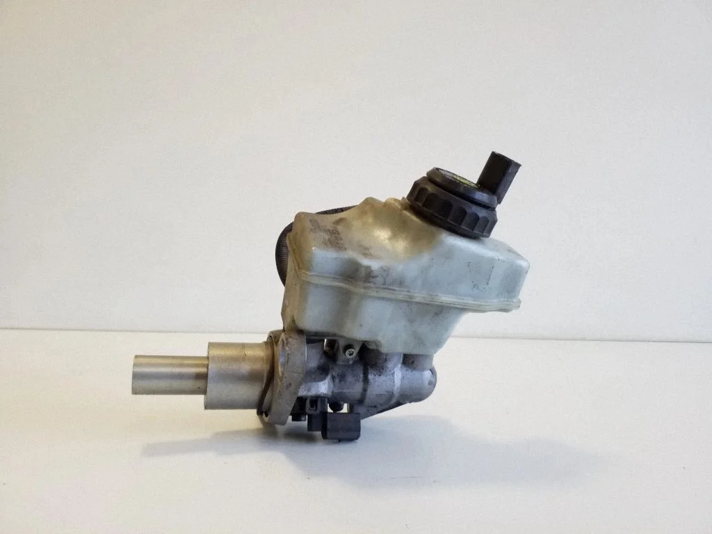 Master brake cylinder 5N2611301A