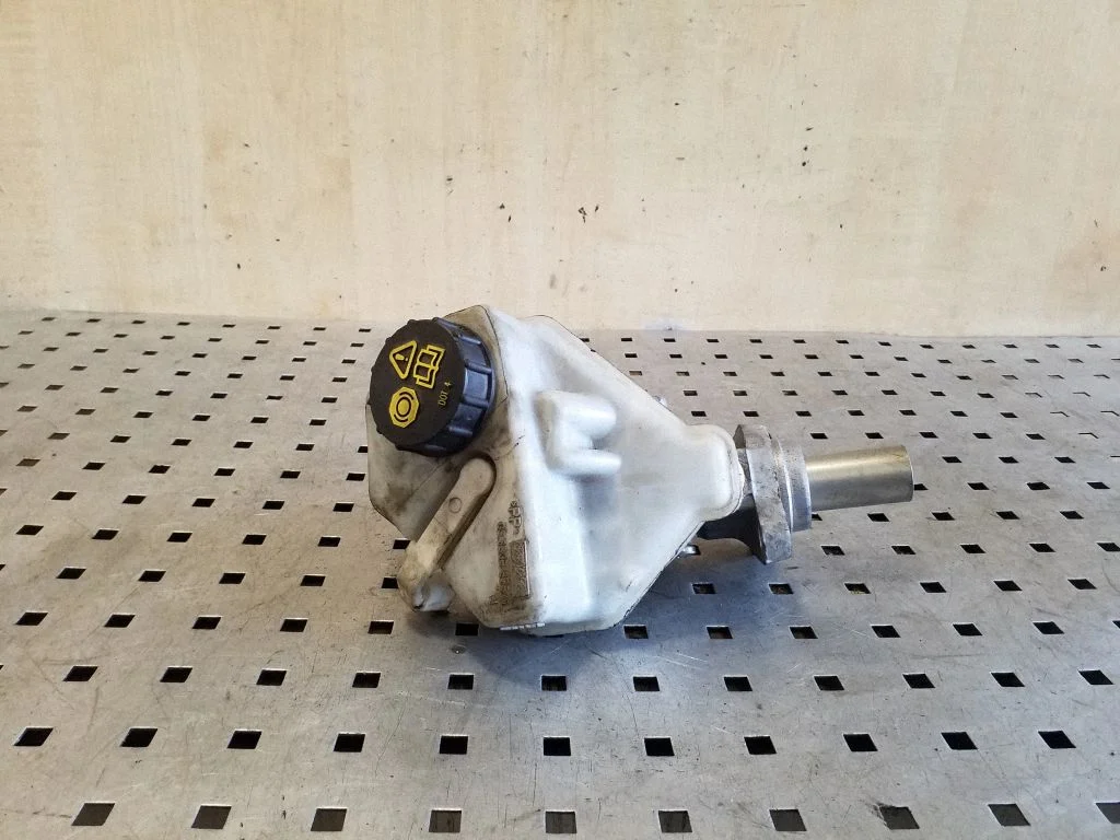 Master brake cylinder 03350885571