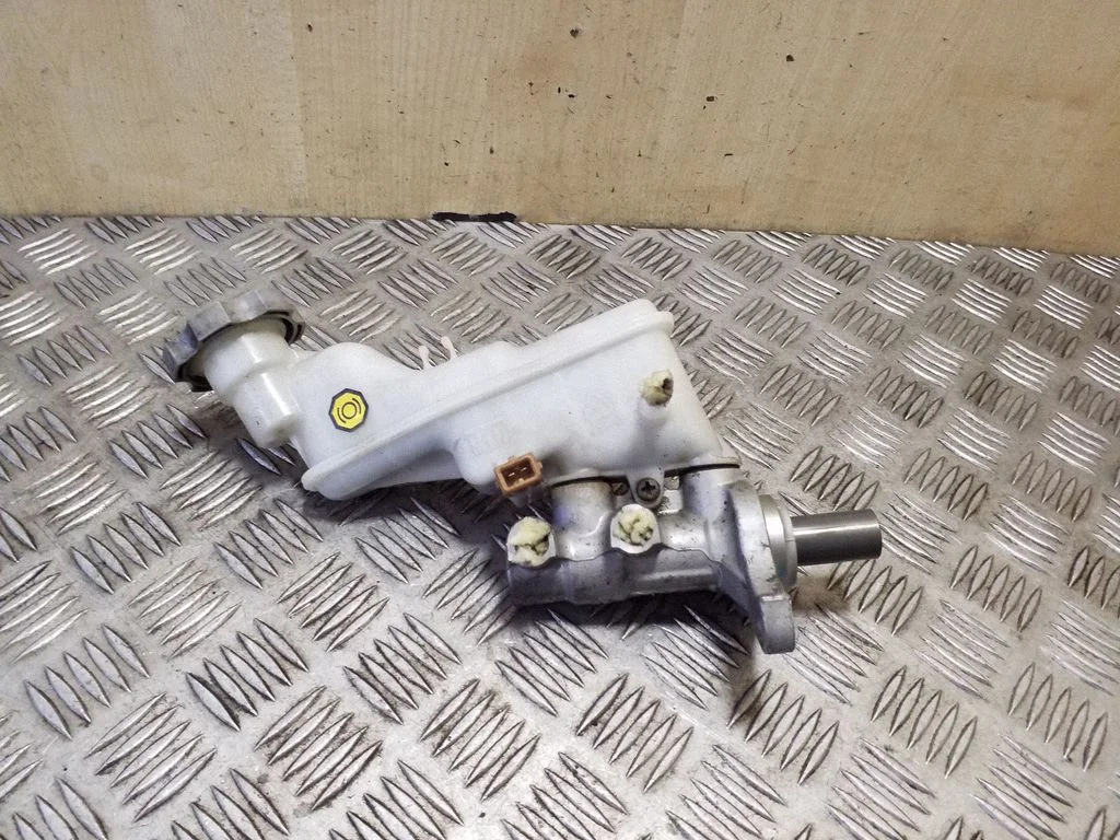 Master brake cylinder