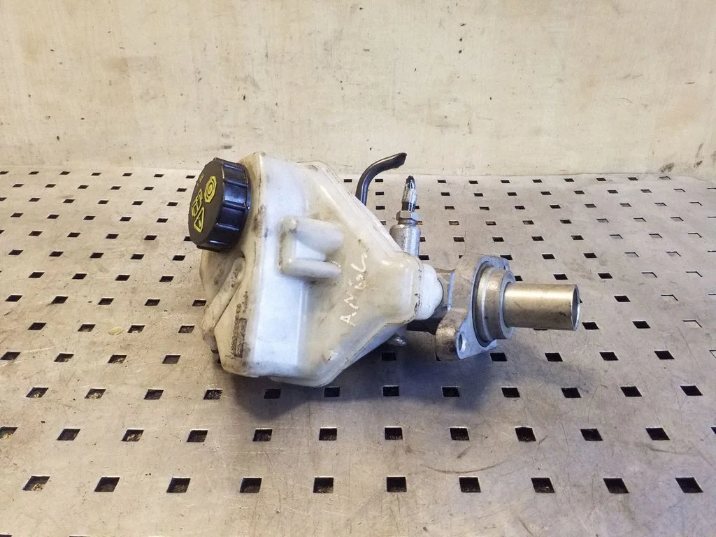 Master brake cylinder 03350885571