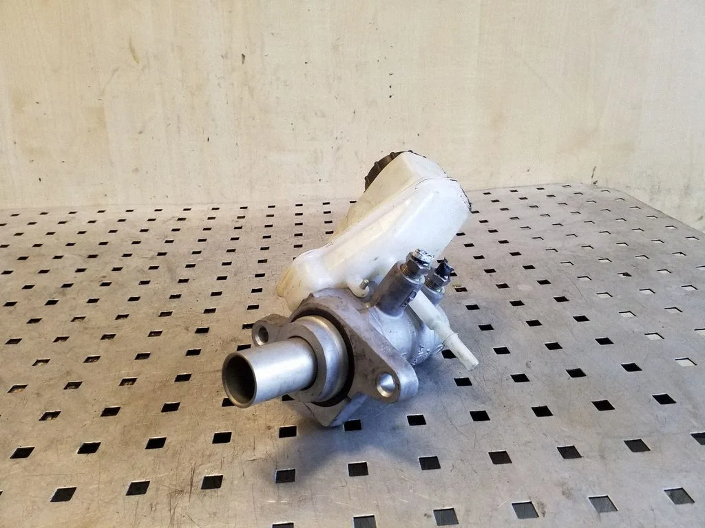 Master brake cylinder 03350885571