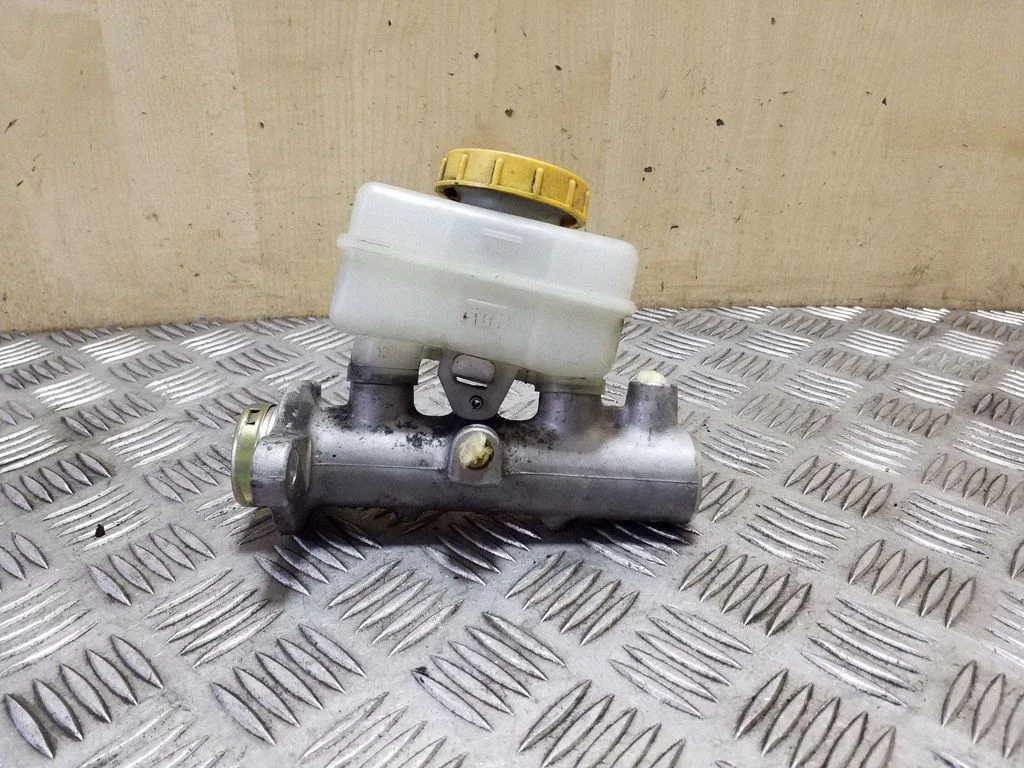 Master brake cylinder