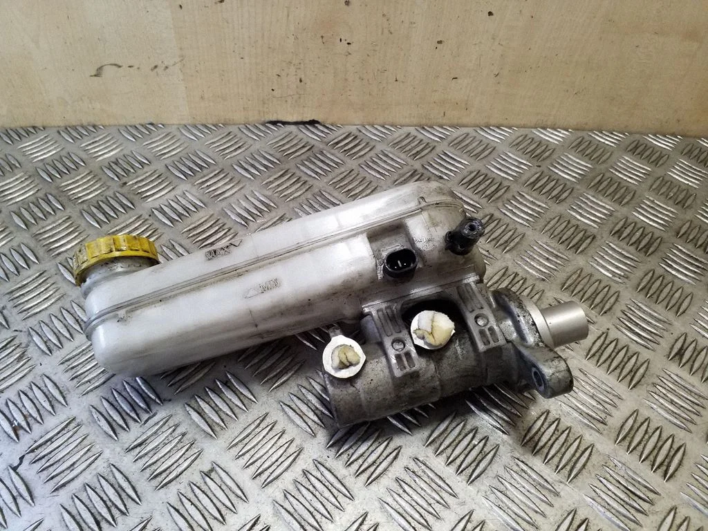 Master brake cylinder 0204255096