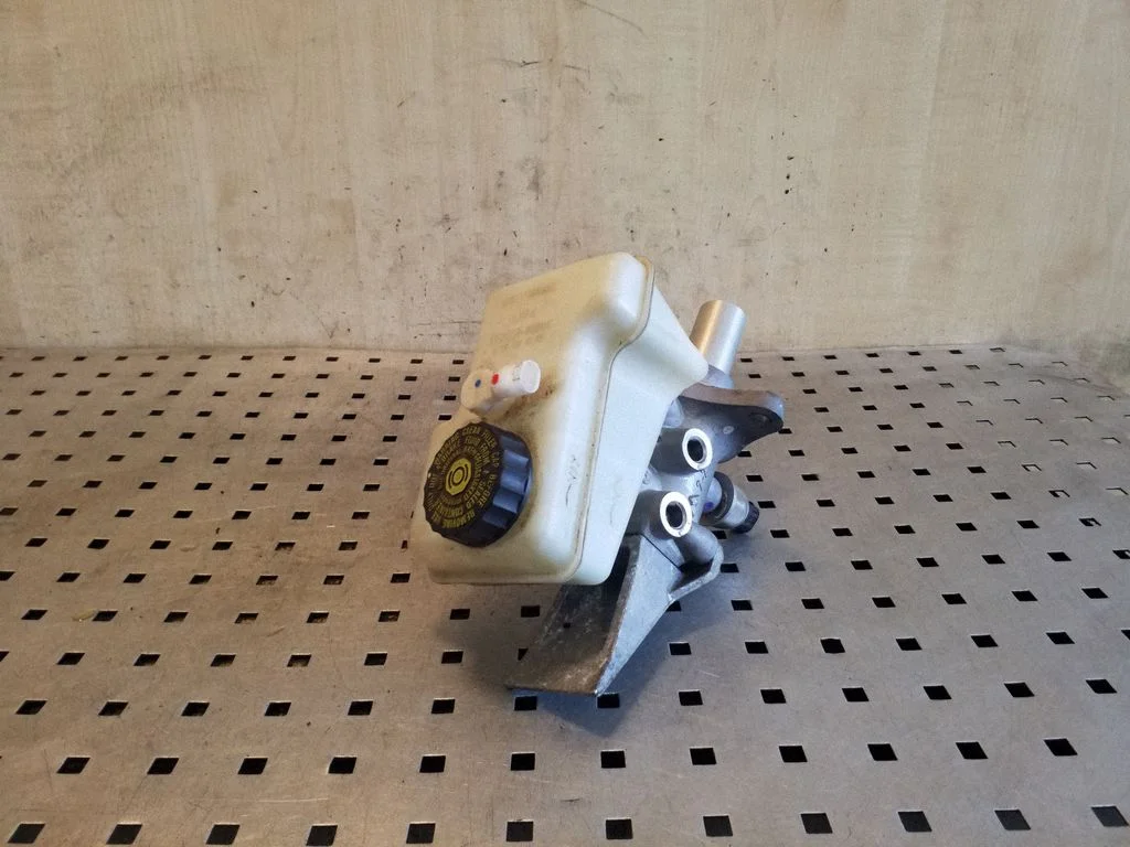 Master brake cylinder – Mercedes-Benz ML-Class W164 (2005-2011)