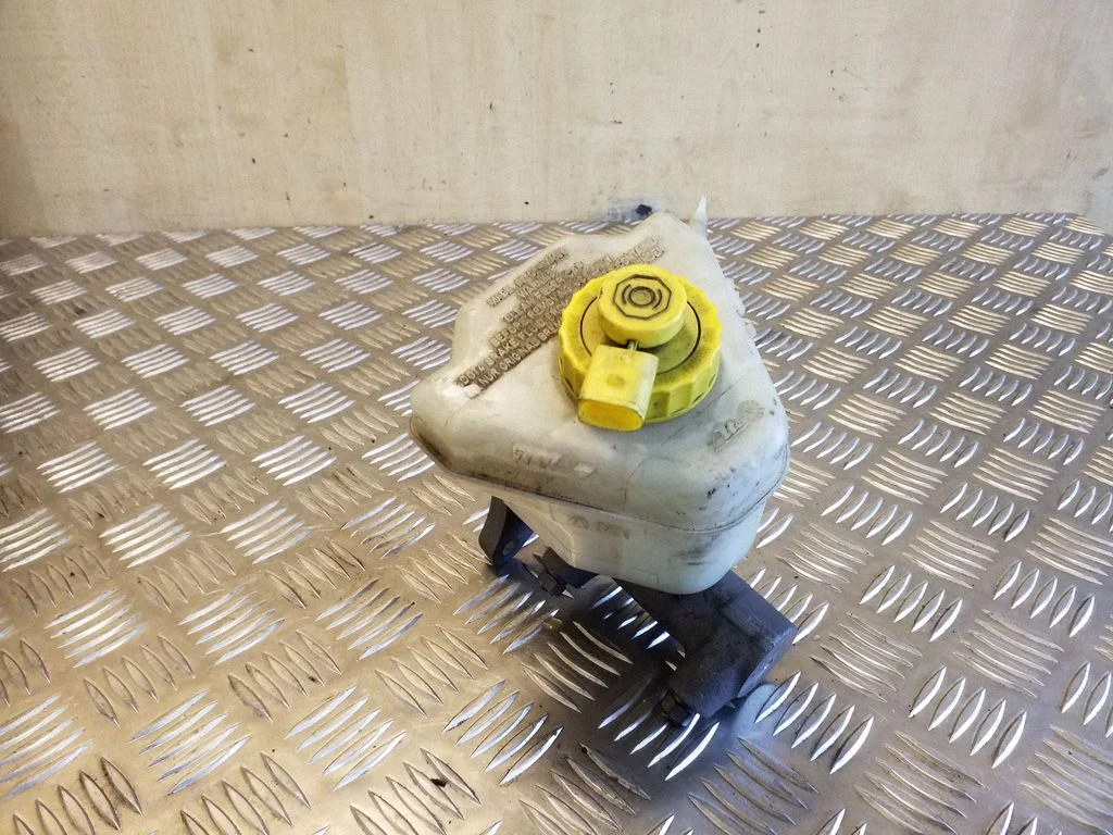 Master brake cylinder