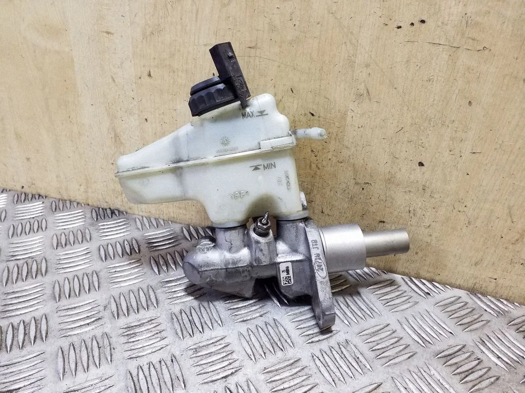 Master brake cylinder 03355890101