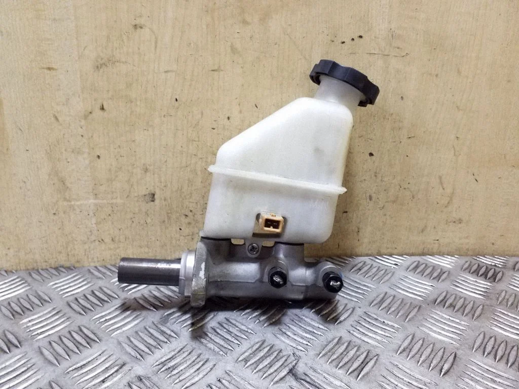 Master brake cylinder