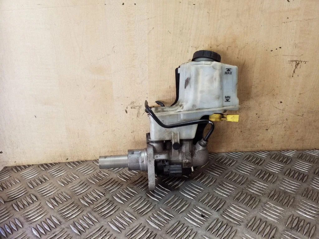 Master brake cylinder 5Q2611301B