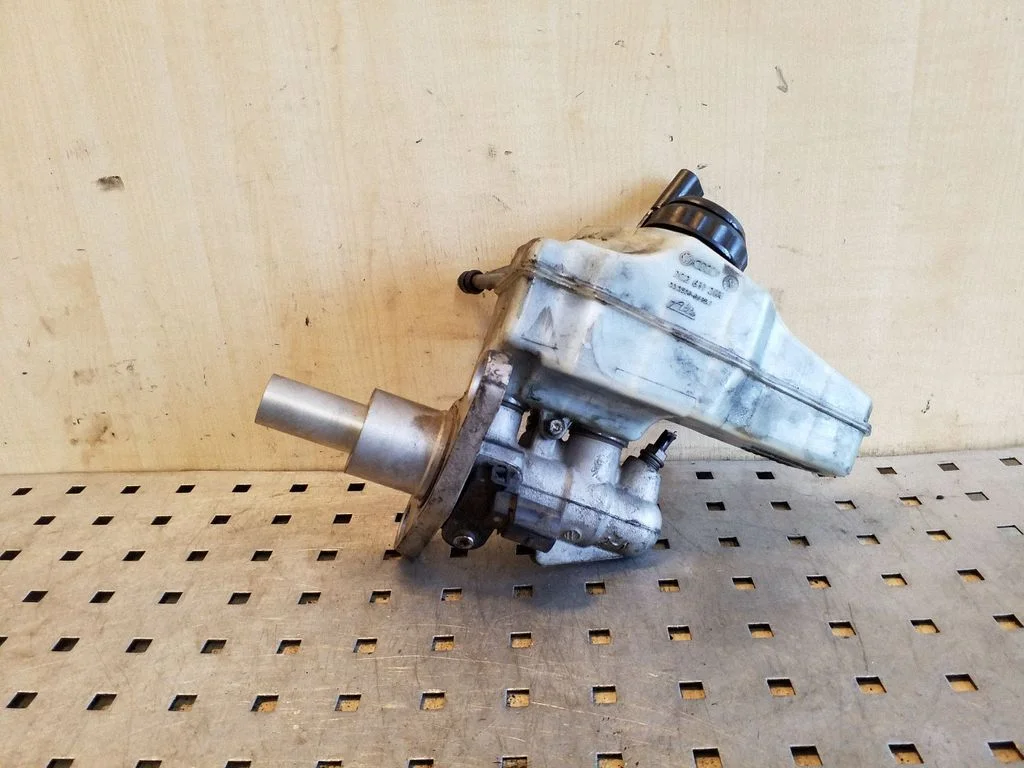Master brake cylinder 3C2611301