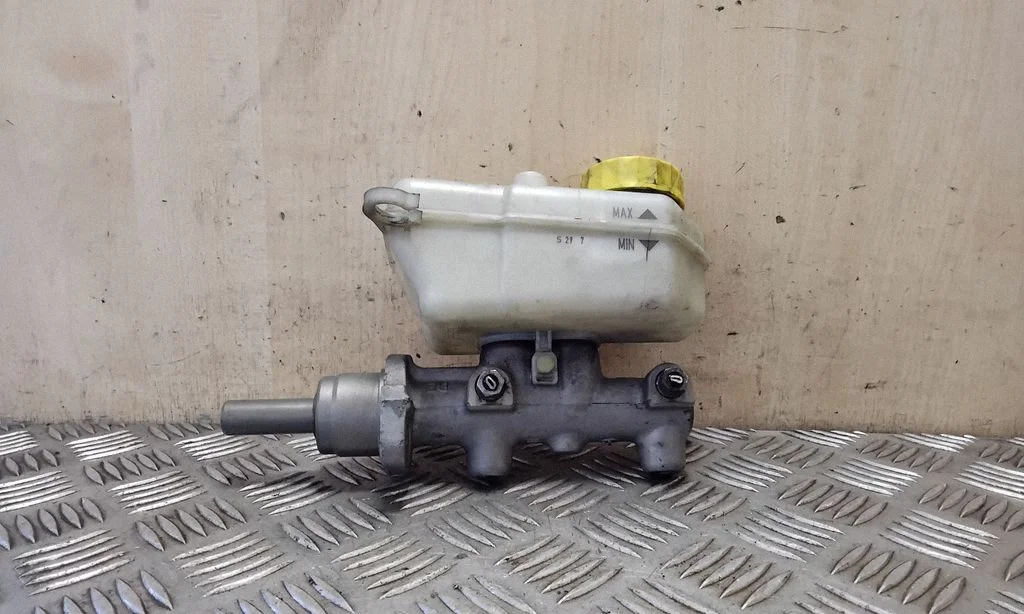 Master brake cylinder