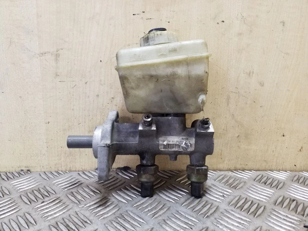 Master brake cylinder – Mercedes-Benz ML-Class W163 (1997-2005)
