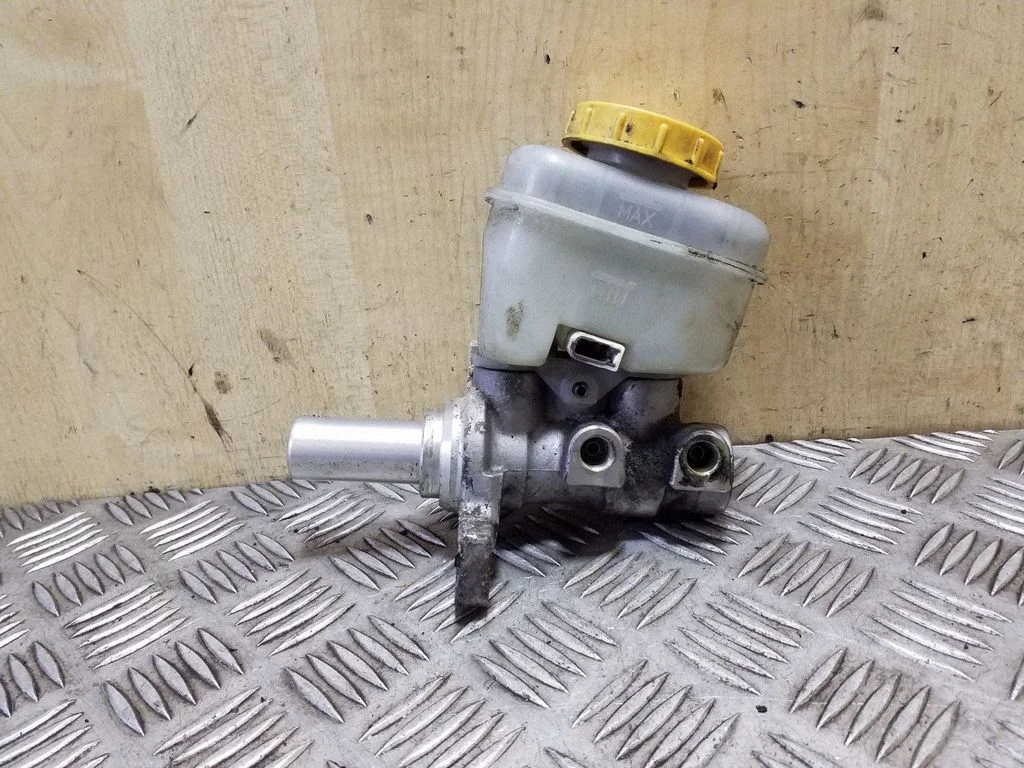 Master brake cylinder