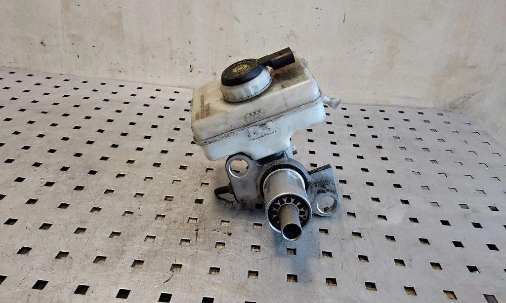 Master brake cylinder 8K0611301A