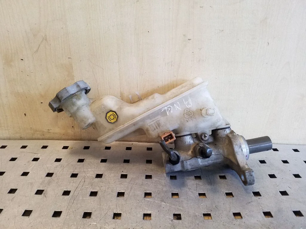 Master brake cylinder