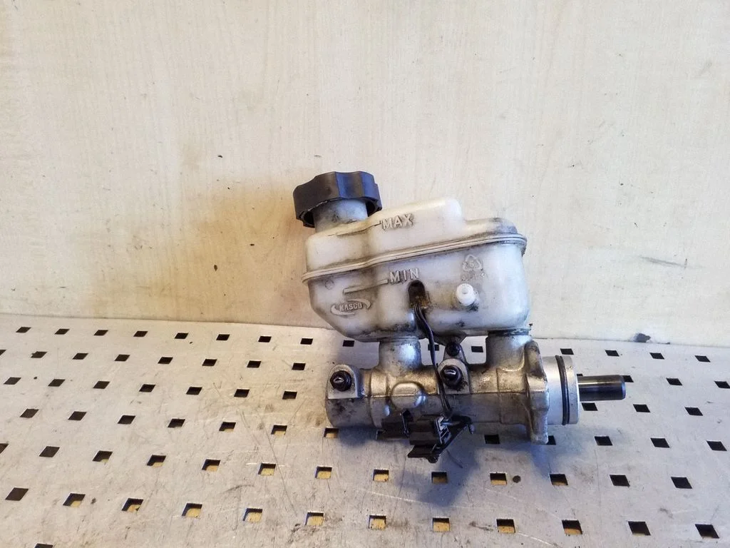 Master brake cylinder