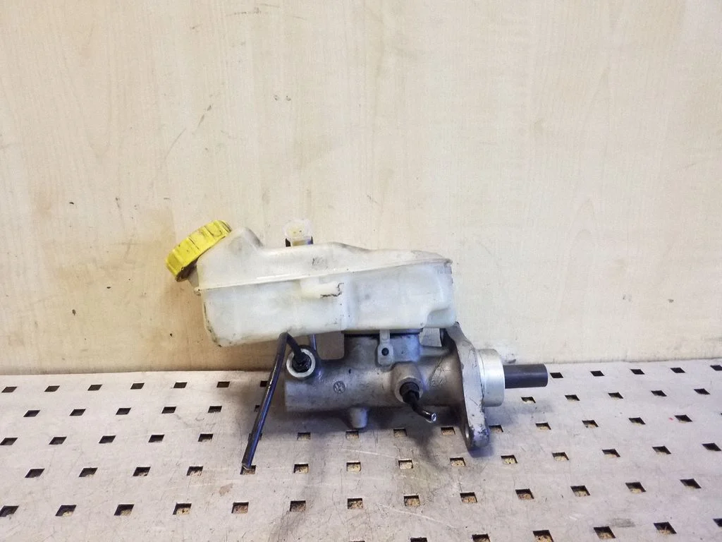 Master brake cylinder 7H0611303A