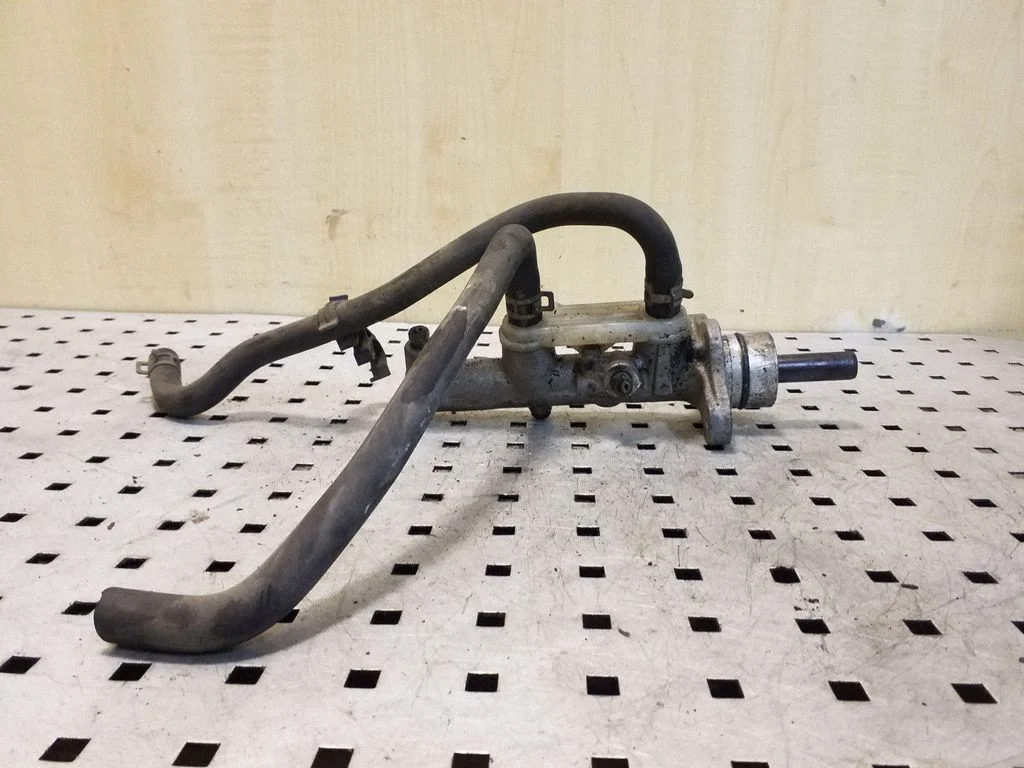 Master brake cylinder – Toyota Corolla Verso E121 (2001-2004)