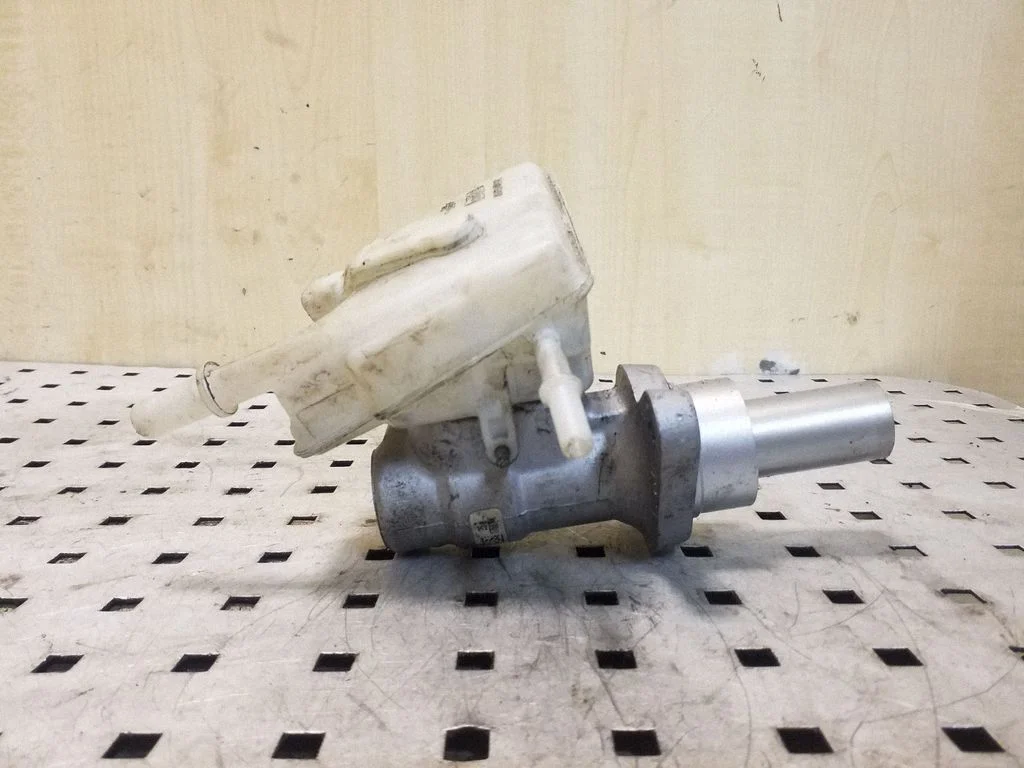 Master brake cylinder – Ford Kuga II (2013-2019)