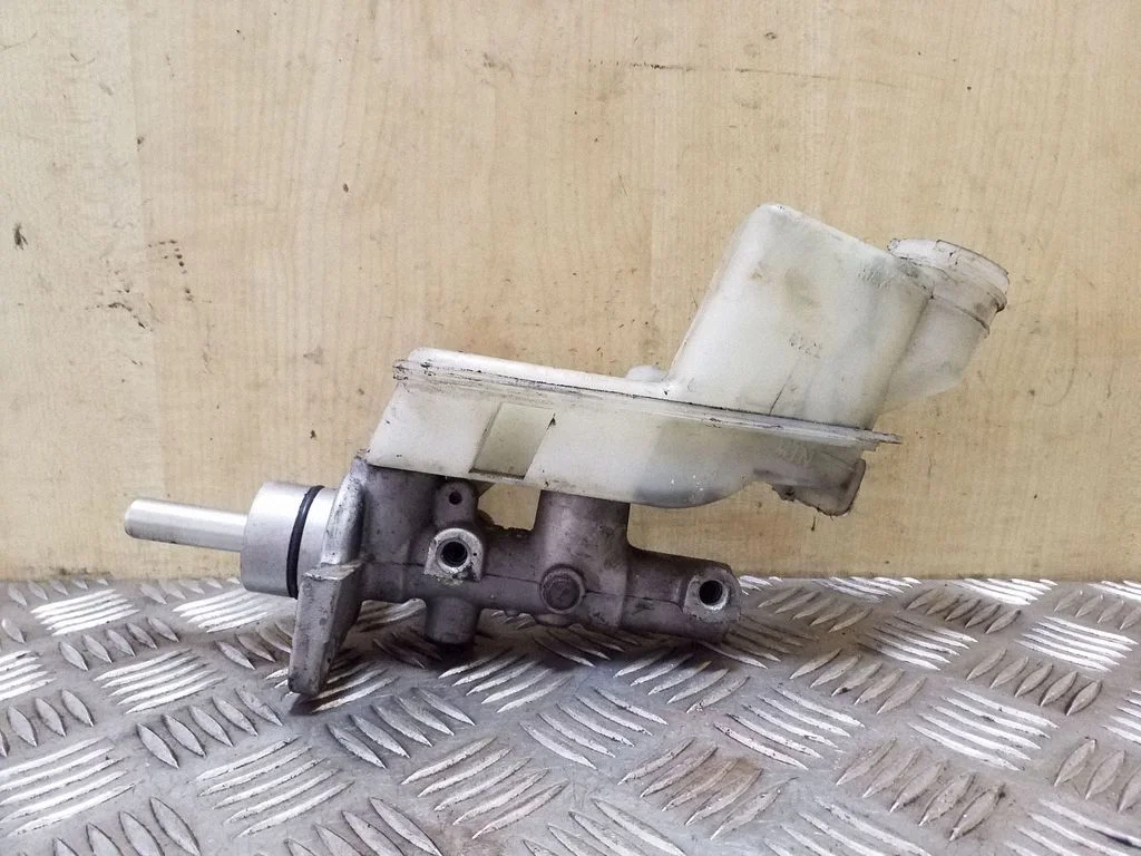 Master brake cylinder