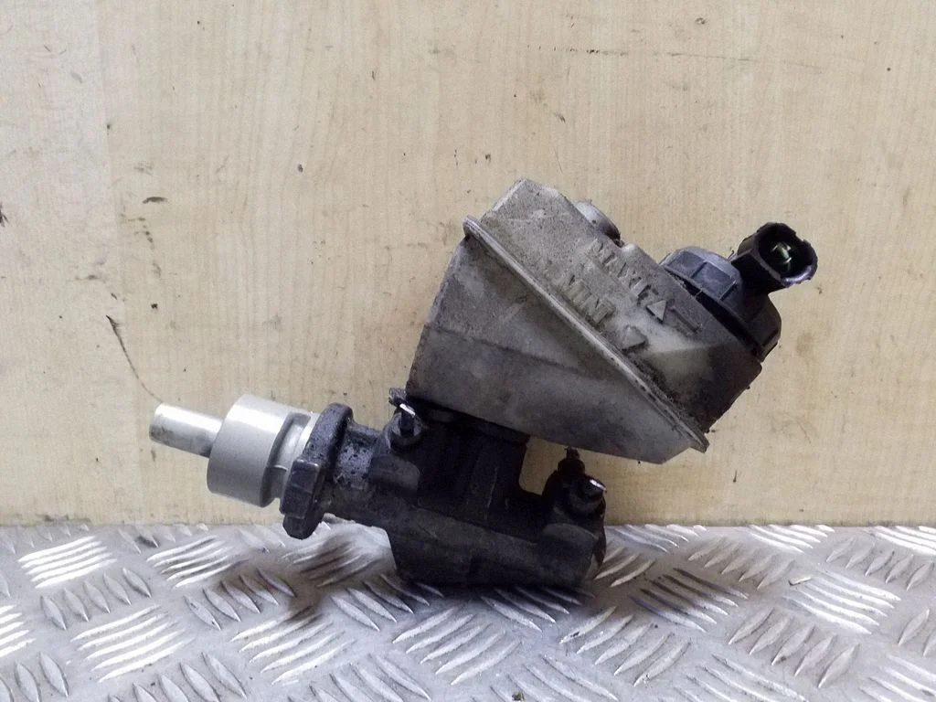 Master brake cylinder 7700417649 – Renault Kangoo I (1997-2003)