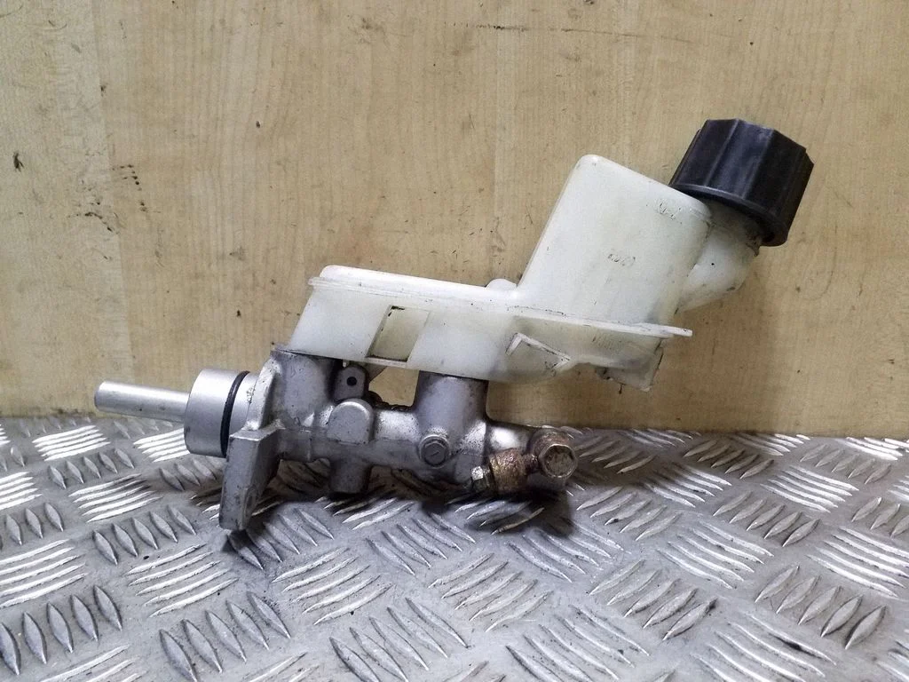 Master brake cylinder