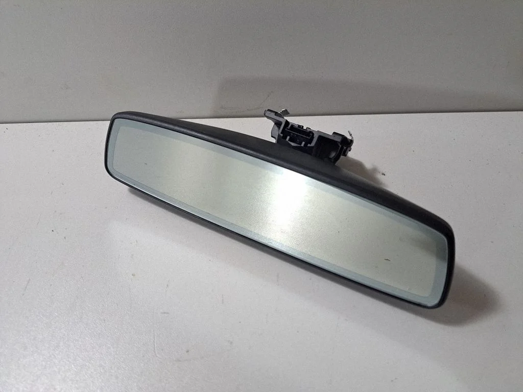 Rear view mirror (interior) 6830616