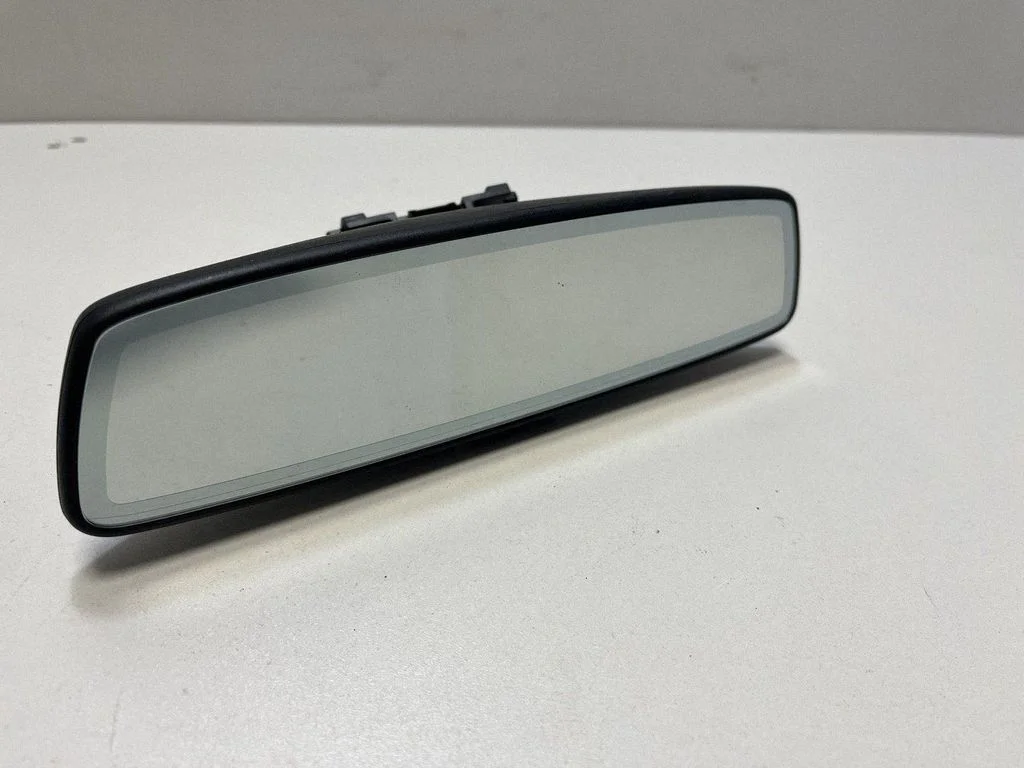 Rear view mirror (interior) 6830616