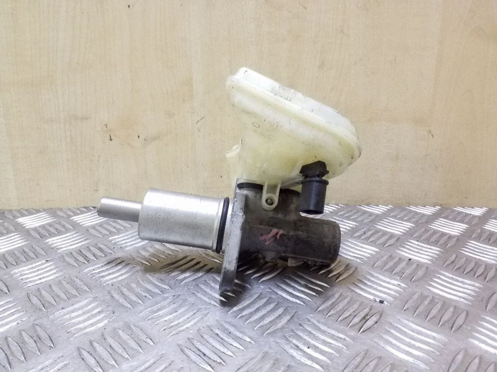 Master brake cylinder 9304125000 – Volkswagen Passat B5.5 (2001-2005)