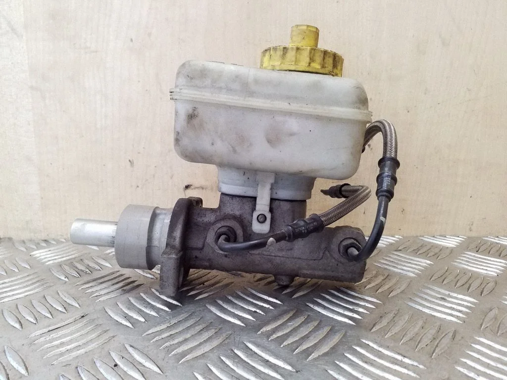 Master brake cylinder 21027099