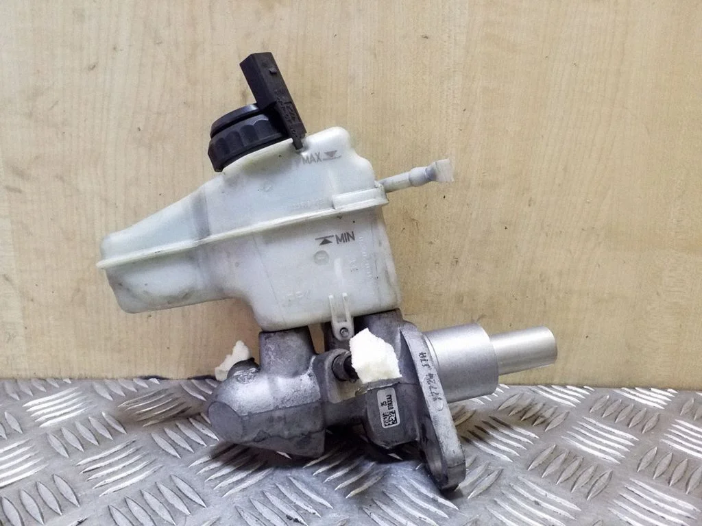Master brake cylinder 8J2611301