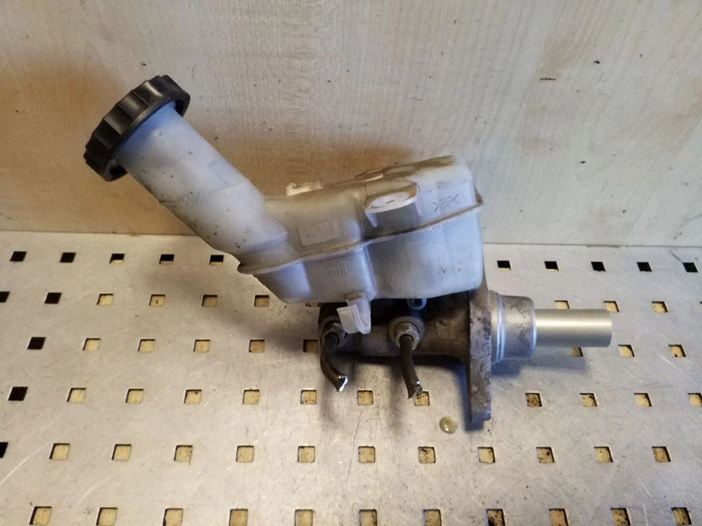 Master brake cylinder