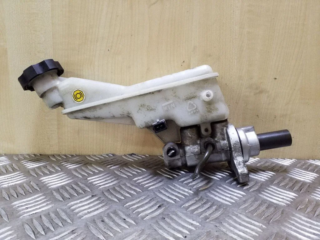 Master brake cylinder
