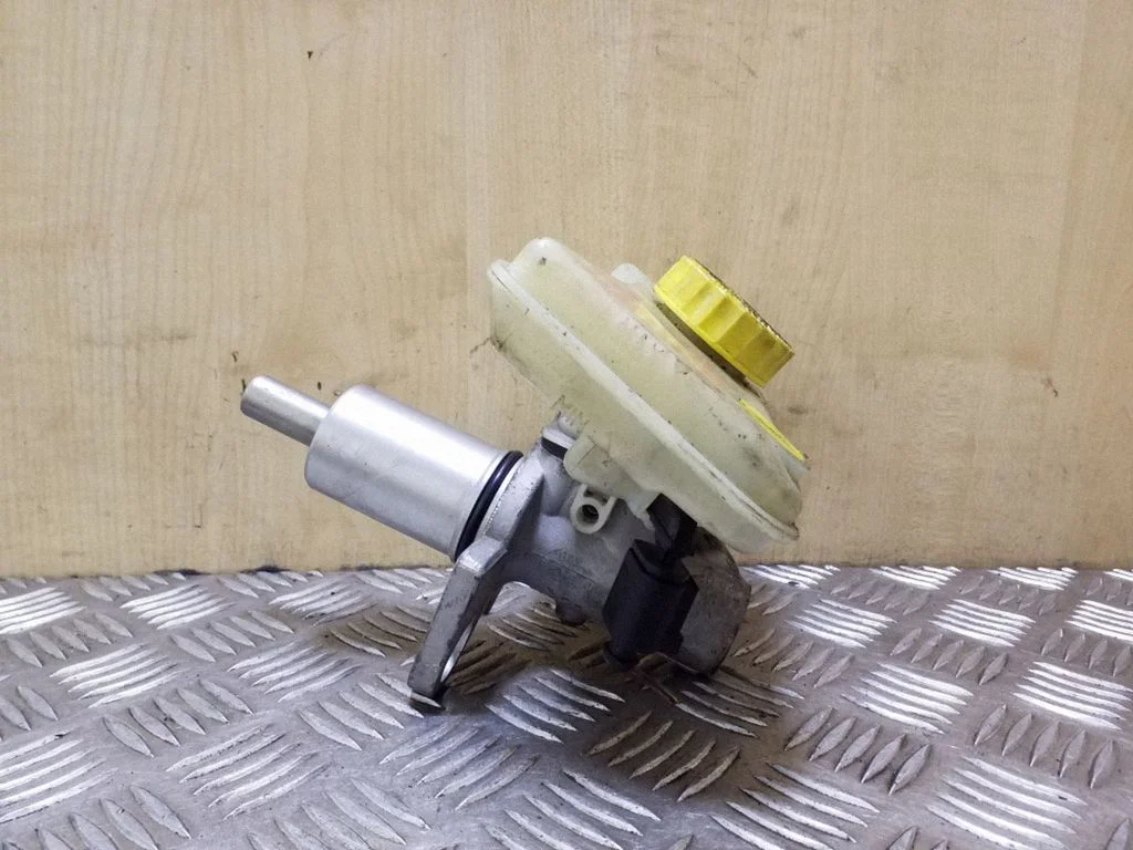 Master brake cylinder 8E0611301E – Volkswagen Passat B5.5 (2001-2005)