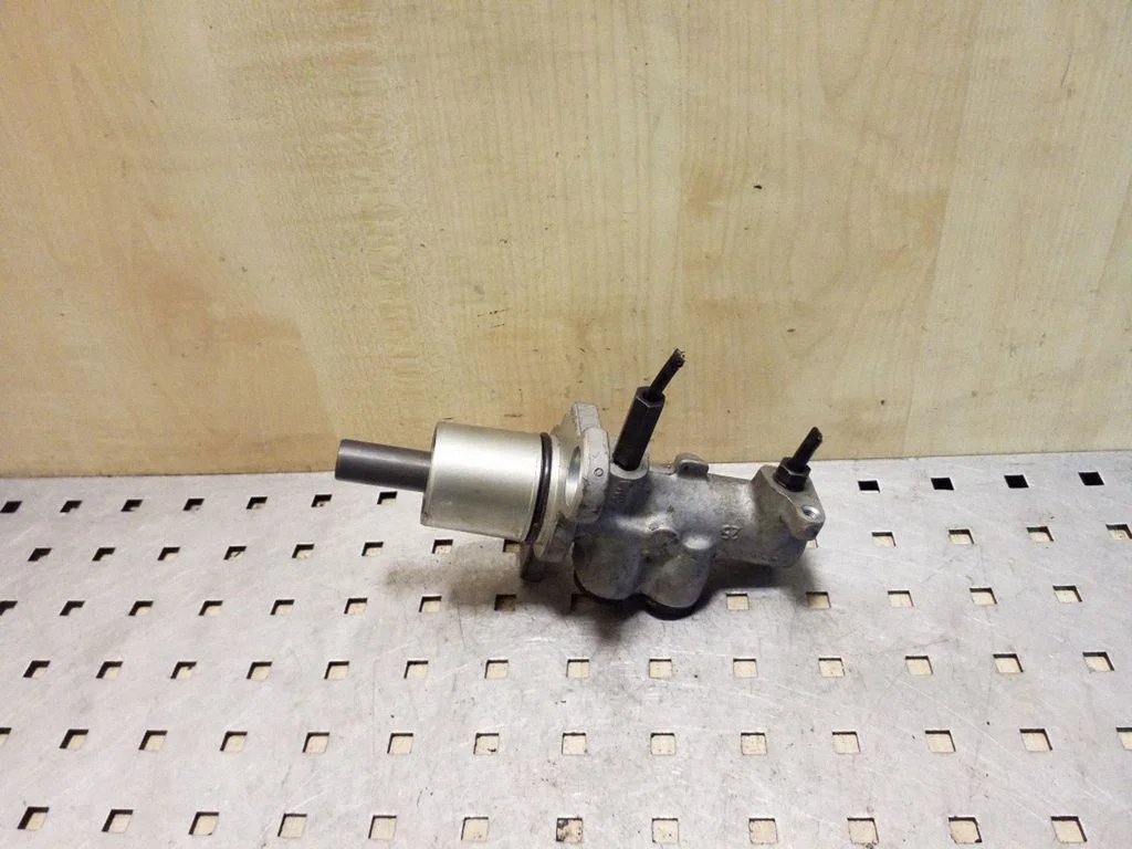 Master brake cylinder – Volkswagen Passat B5.5 (2001-2005)