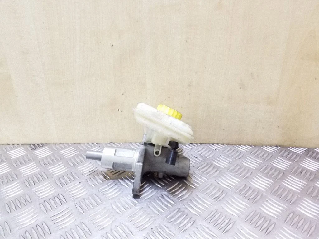 Master brake cylinder 03339005512