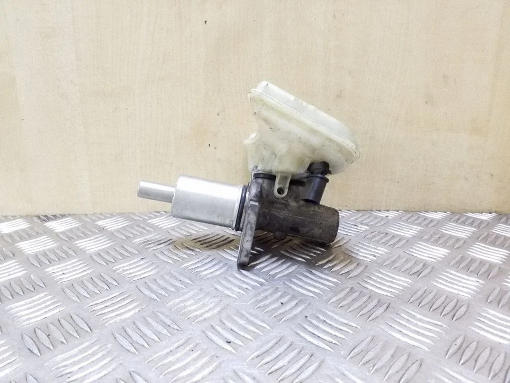 Master brake cylinder 9304125000