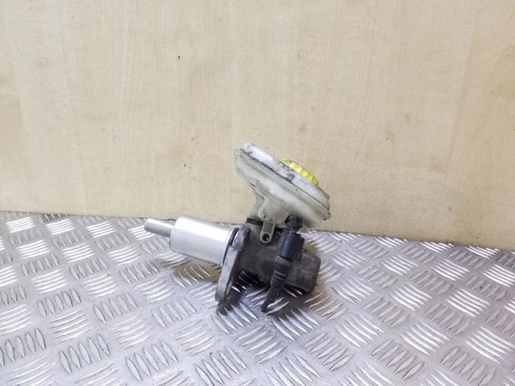 Master brake cylinder 9304125000