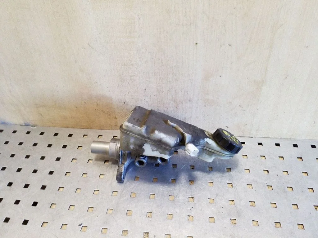 Master brake cylinder AV612140J – Ford Focus (2010-2017)