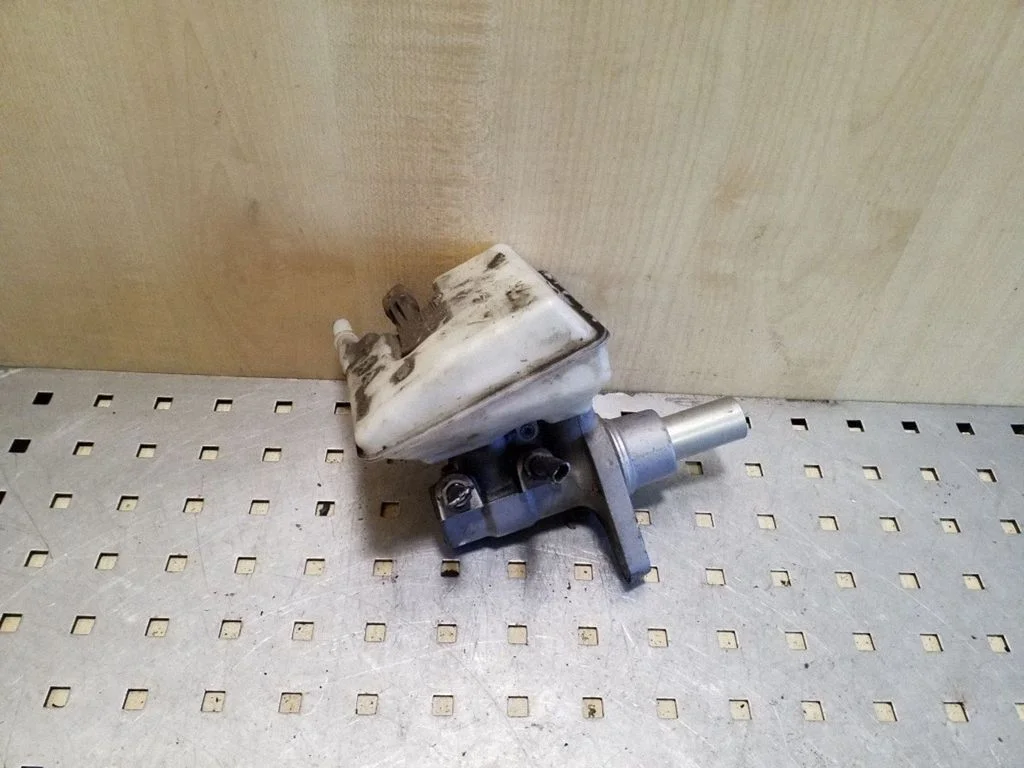 Master brake cylinder 9654002180