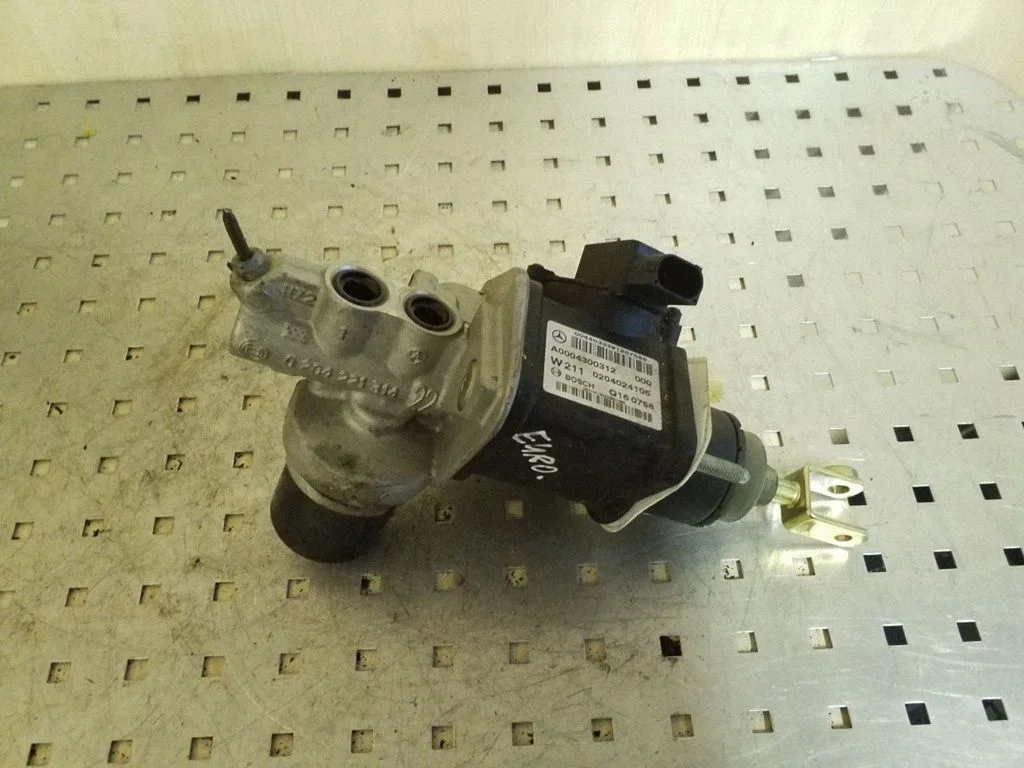 Master brake cylinder A0004300312